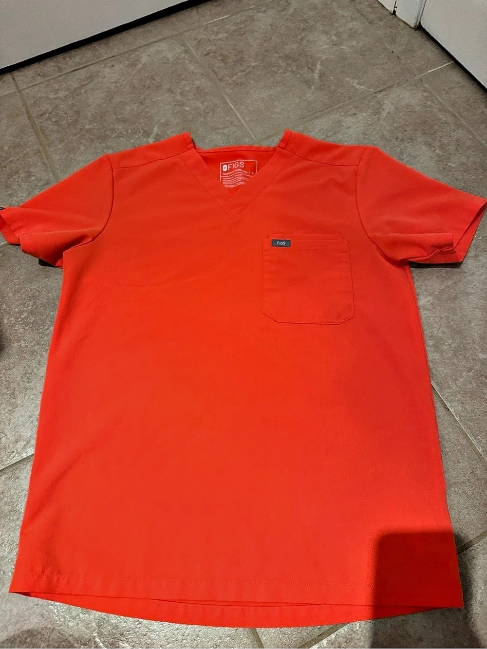 FIGS mens’s Leon Three-Pocket Scrub Top - Fiery Coral/Orange Small